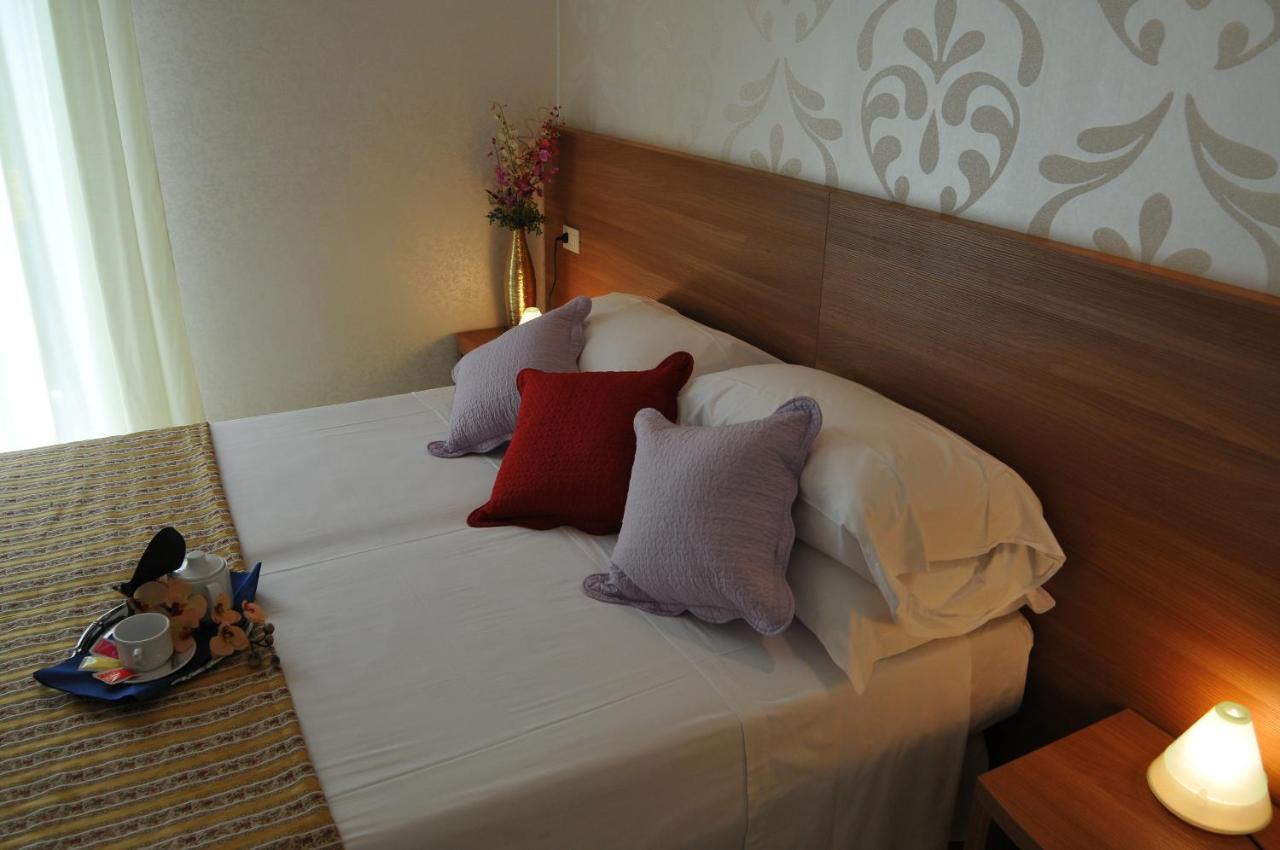 Hotel Arabel Riccione Esterno foto